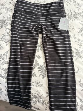Athleta yoga Chaturanga Capri - Black with Gray Stripes